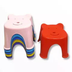 Banco infantil colores surtidos 20x20x20cm.