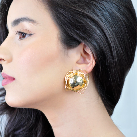 Brinco Semijoia Aura Botão Aramado Dourado Pri Acessórios