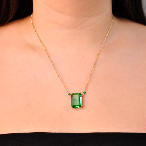 Colar Semijoia Isadora Pingente Retangular Verde Dourado