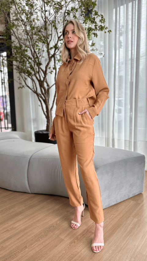 Calça Alfaiataria com Pregas Skinny