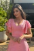 VESTIDO MIDI EM LAISE COM BABADOS ROSA na internet
