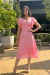 VESTIDO MIDI EM LAISE COM BABADOS ROSA
