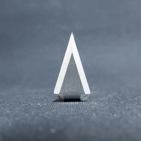 TR03 - Ponta Triangular