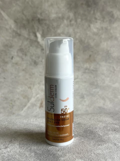 PROTECTOR SOLAR FACIAL CON COLOR FPS 50+ (CREMA, TOQUE SECO) en internet