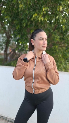 5 Campera de dama con capucha y estampado. - comprar online