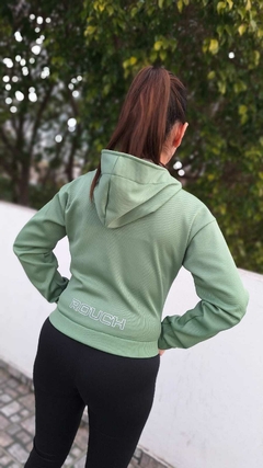 Imagen de 5 Campera de dama con capucha y estampado.