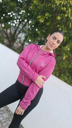 5 Campera de dama con capucha y estampado. - comprar online