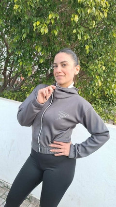 Imagen de 5 Campera de dama con capucha y estampado.
