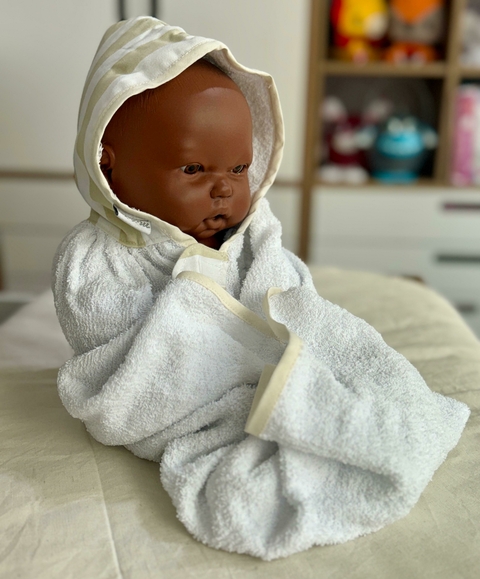 TOALLON JUNIOR CON CAPUCHA Y ABROJO - comprar online