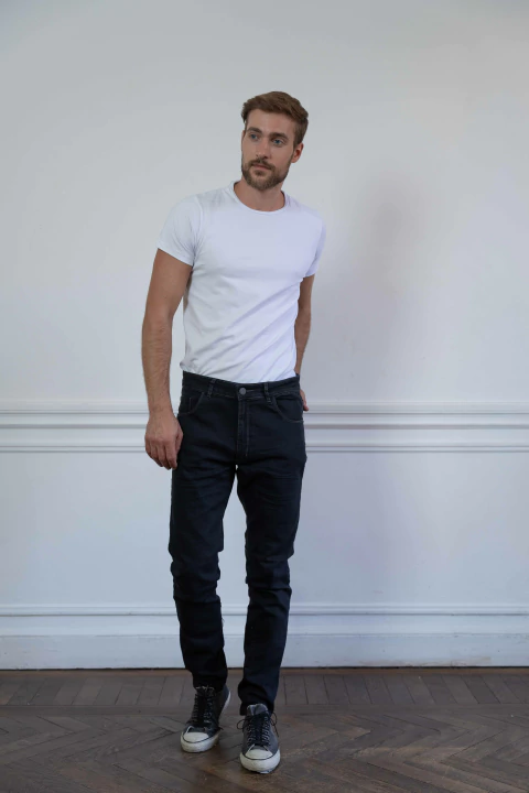 Jean Ajustado Básico Negro - comprar online