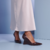 SCARPIN ANABELA LUIZA BARCELOSEM COURO VERNIZ CAFÉ - comprar online