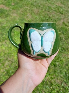 Caneca borboleta branca e verde-água na internet