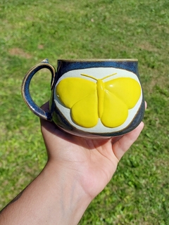 Caneca borboleta amarela na internet