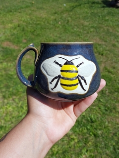 Caneca azul caribe abelha na internet