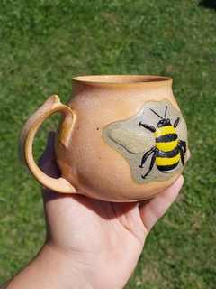 Caneca laranja abelha - comprar online