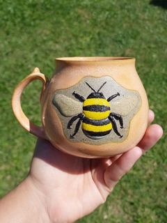 Caneca laranja abelha