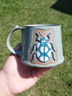 Caneca turquesa claro besouro verde-água e branco