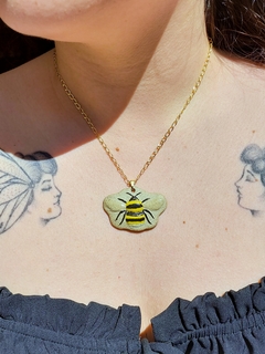 Colar abelha corrente dourada