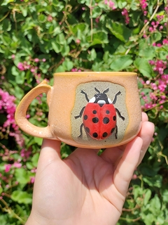 Caneca joaninha - Supernova Ateliê