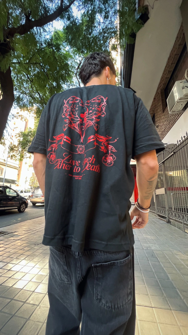Remera Love Death