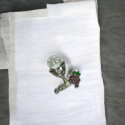 Broche Prateado Eucaristia - comprar online