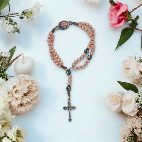 Terço de Pulso de São Miguel Arcanjo em Contas Rose Gold