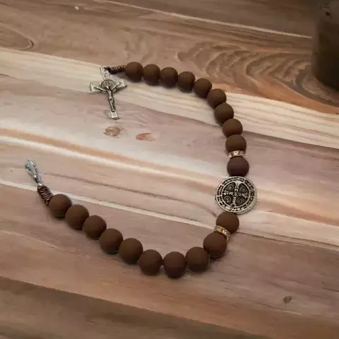 Pulseira de São Bento com Detalhe em Strass - Marrom