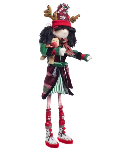 Muñeca duenda decorativa con camisón de pijama, bata de color vino y verde, adornado con renos y sosteniendo un reno de peluche.