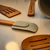 Set De Utensillos De Cocina Bambu C/soporte De Ceramica - Jacu hogar