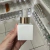 Frasco Cubo Branco 50ml com Válvula Dourada - comprar online