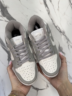 Imagem do NIKE DUNK CINZA