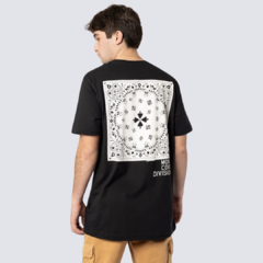 Camiseta Regular MCD Bandana C/ Estampa Costas - Preto na internet