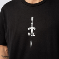 Camiseta Regular MCD Lírios C/ Estampa Costas - Preto - comprar online