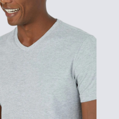 Camiseta Básica Masculina Decote V Em Algodão Cinza - comprar online