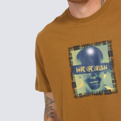 Camiseta Regular MCD Tag Foto - Marrom - comprar online