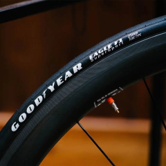 CUBIERTA GOODYEAR EAGLE SPORT NEGRA 120PSI KEVLAR en internet