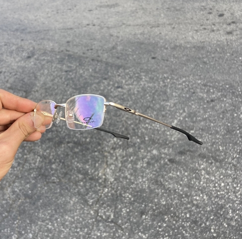 Óculos de grau Oakley Wingback prateados com armação aros completo 