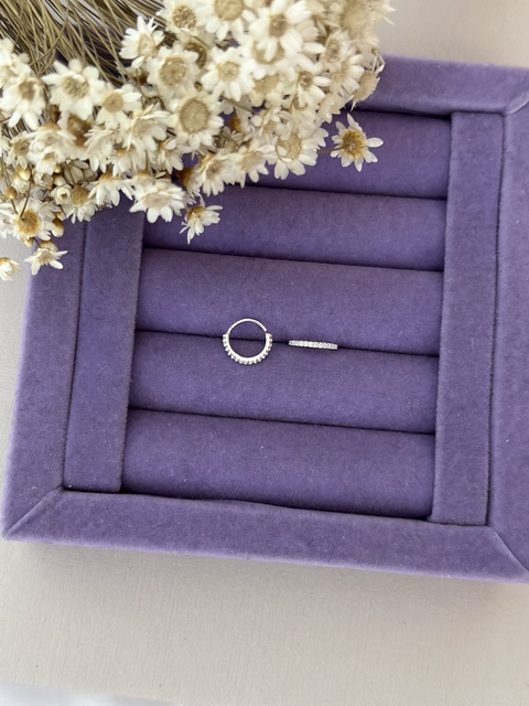 Piercing Argola Cravejada Fina de Torção 8mm (nariz/helix)