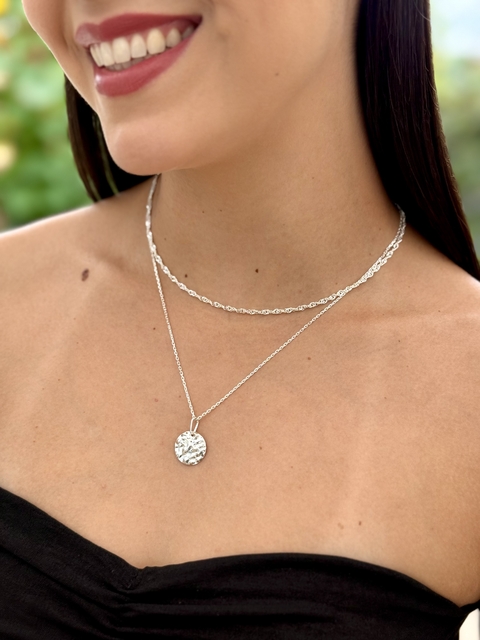 Colar Medalha Texturizada 15mm Corrente Elo Cartier45cm - comprar online