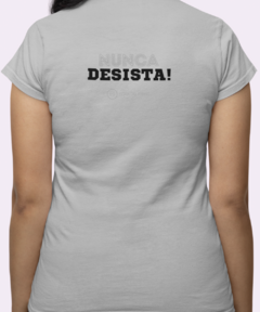 Camiseta que destaca a estampa no treino