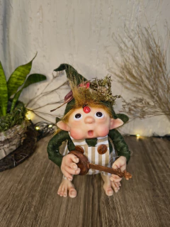 Duende cantarolando com banjo- Pouca Sombra