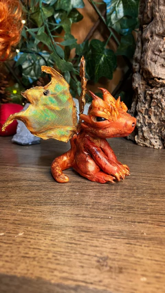 Elfa do Elemento Fogo com Dragão - Lunátikas Amiguinhos Mágicos - Compre Duendes, Fadas, Bruxas, Gnomos, Magos e Seres Místicos artesanais