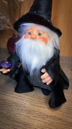 Mago com Cristal da Chama Violeta - Lunátikas Amiguinhos Mágicos - Compre Duendes, Fadas, Bruxas, Gnomos, Magos e Seres Místicos artesanais