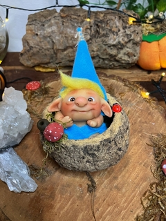 Bebê Duende no Coquinho Azul - Lunátikas Amiguinhos Mágicos - Compre duendes, gnomos, bruxas, fadas, curandeiras, mago, essência mágica
