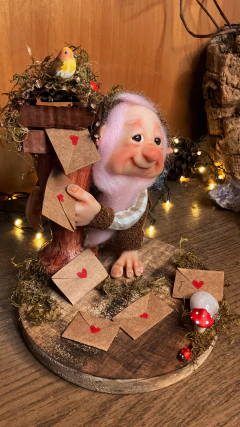 Imagem do Gnomo do amor com Cenário - Pouca Sombra