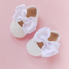 Sapatinho de bebê delicado Pérolas Branco - comprar online