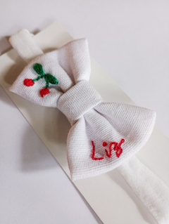 Laço cerejinha bordado nome personalizado linho - Faixinha ou presilha - comprar online