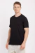 Camiseta básica em algodão preto na internet