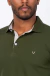 Polo piquet confort com detalhes verde musgo - comprar online