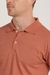 Polo texturizada terracota na internet